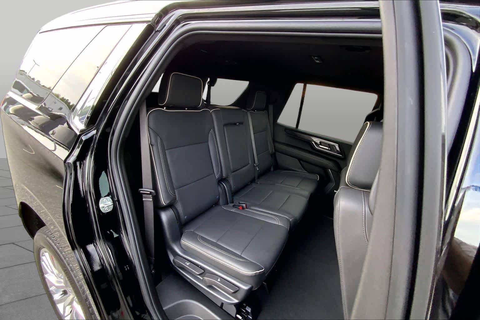 Used 2025 Onyx Black GMC Elevation image 17