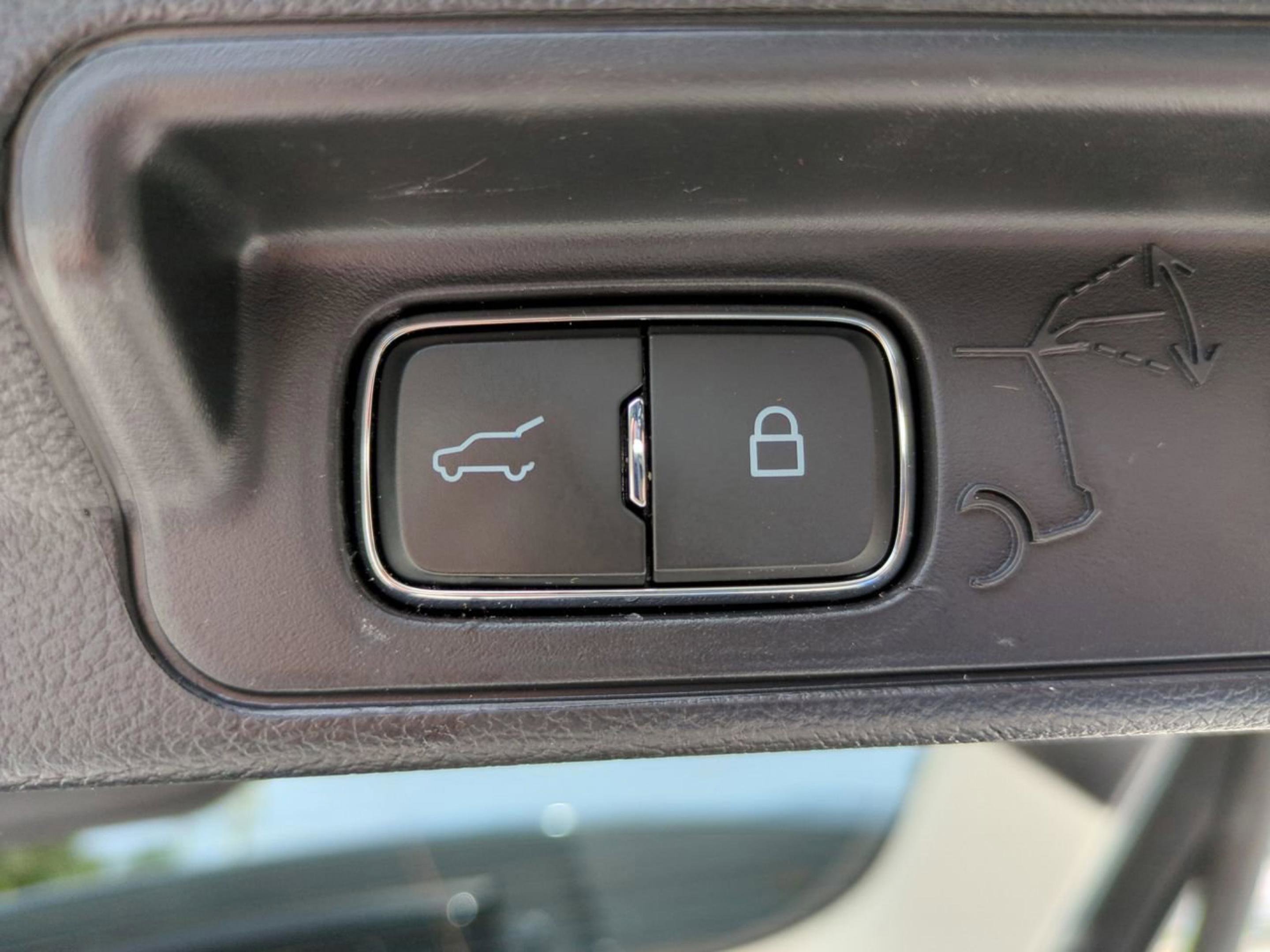 Used 2025 Vapor Blue Ford Active image 11
