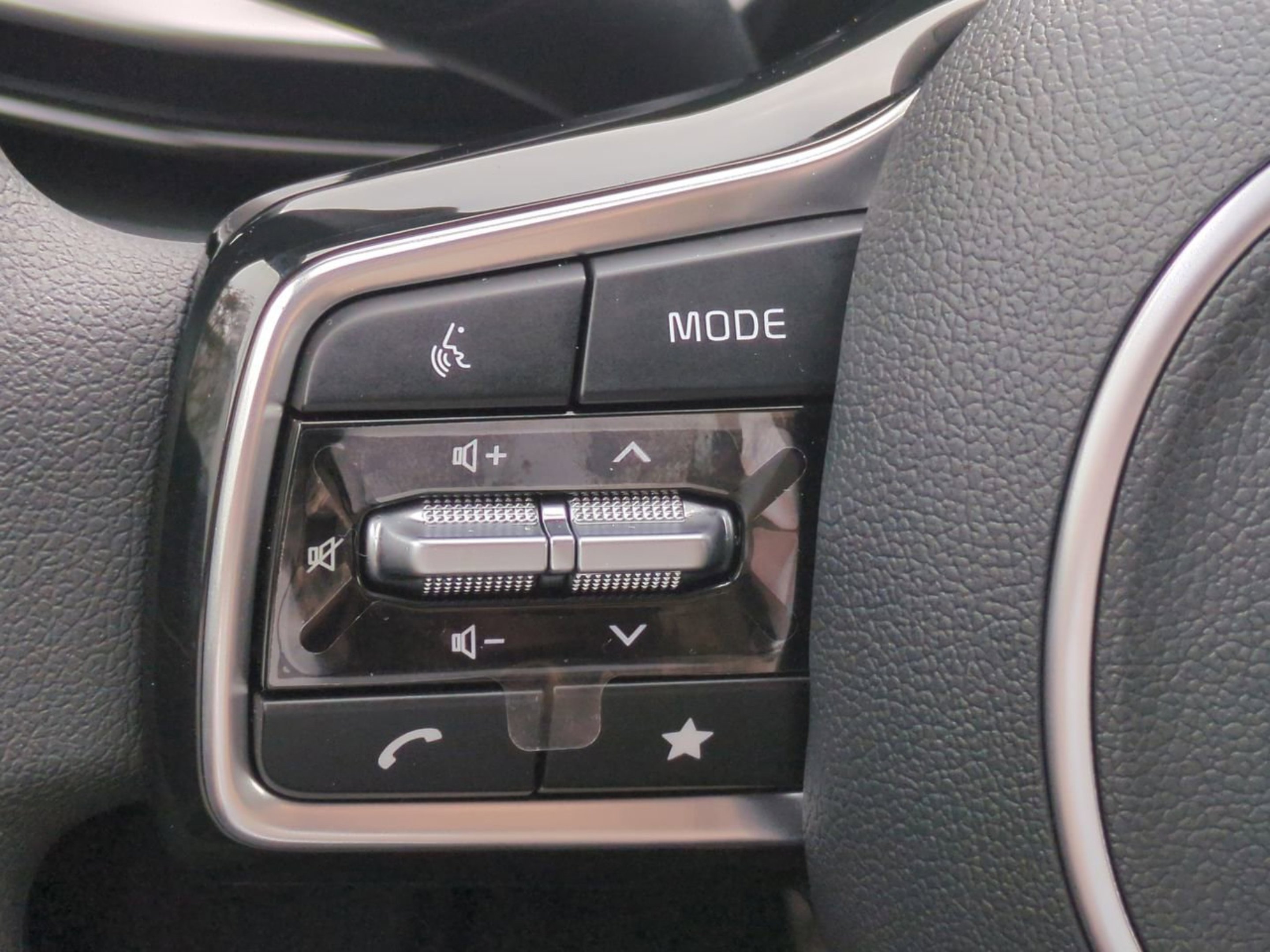 Certified Used 2025 Dawning Red Kia LX image 19