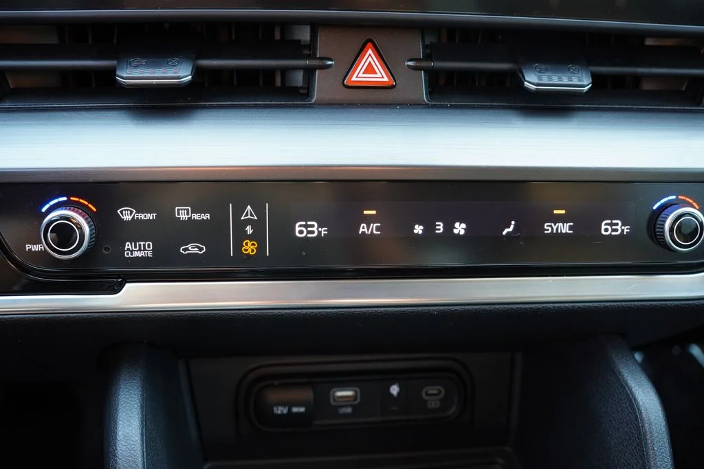 Used 2024 Gravity Gray Kia EX image 27