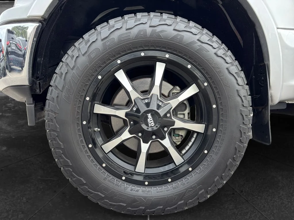 Used 2019 Silver Ford Lariat image 9
