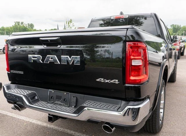 New 2026 Diamond Black Crystal Pearl-Coat Exterior Paint RAM Big Horn/Lone Star image 5