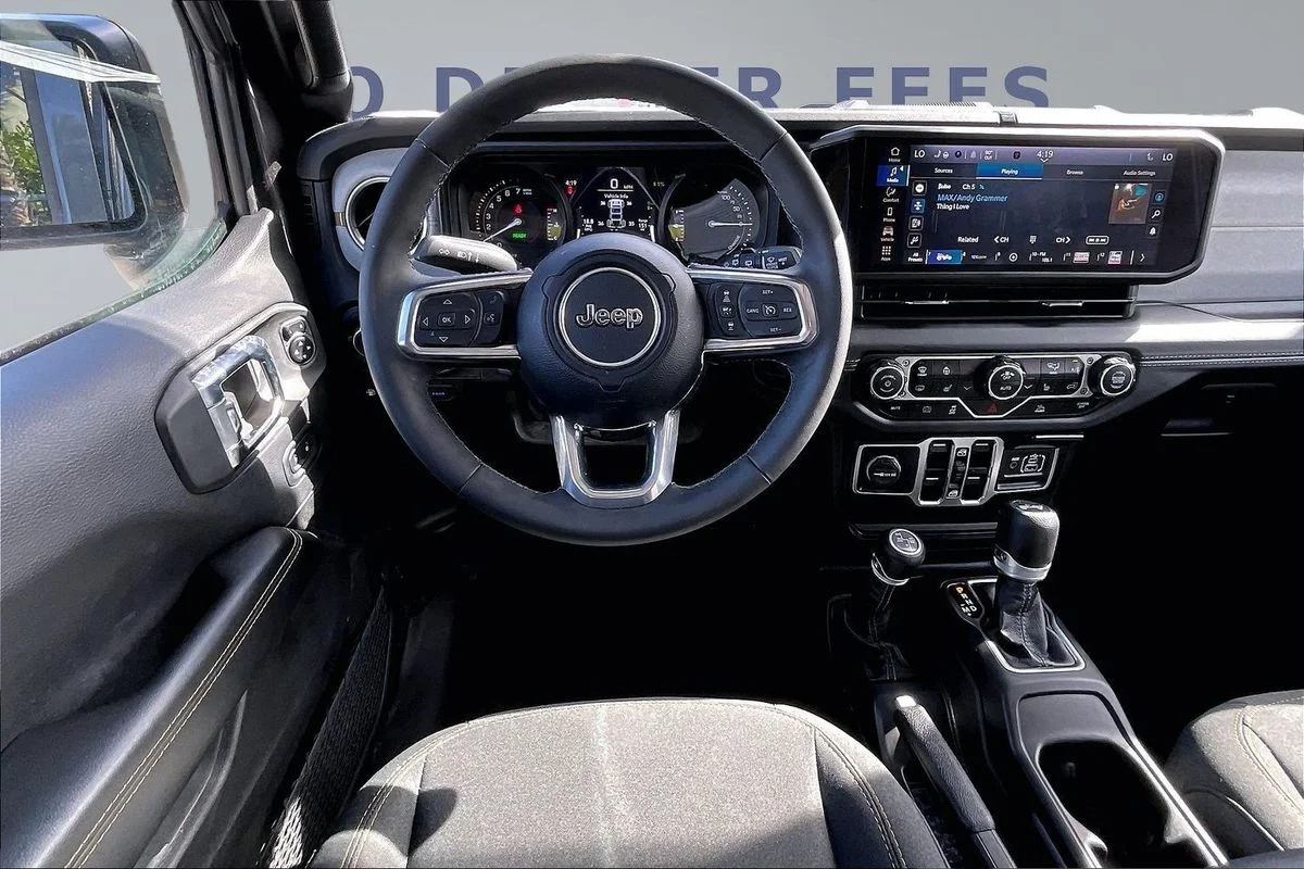 Used 2025  Jeep Sahara 4xe image 8