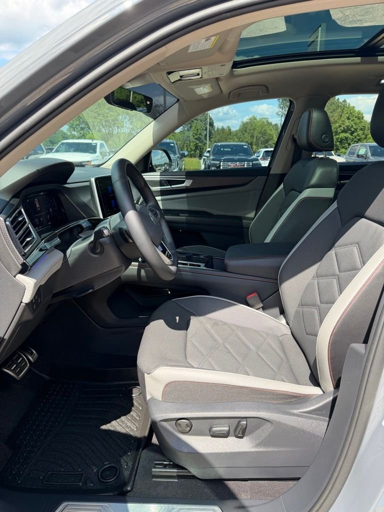 Used 2024 Gray Volkswagen 2.0T Peak Edition SE w/Technology image 10