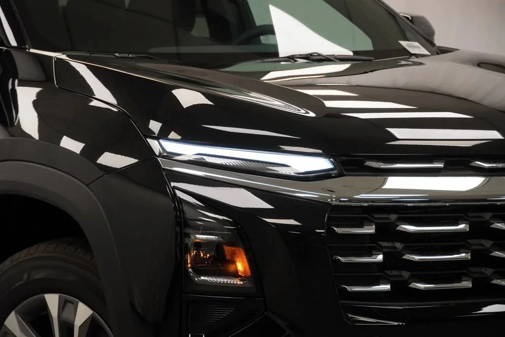 New 2027 Mosaic Black Metallic Chevrolet LT image 26