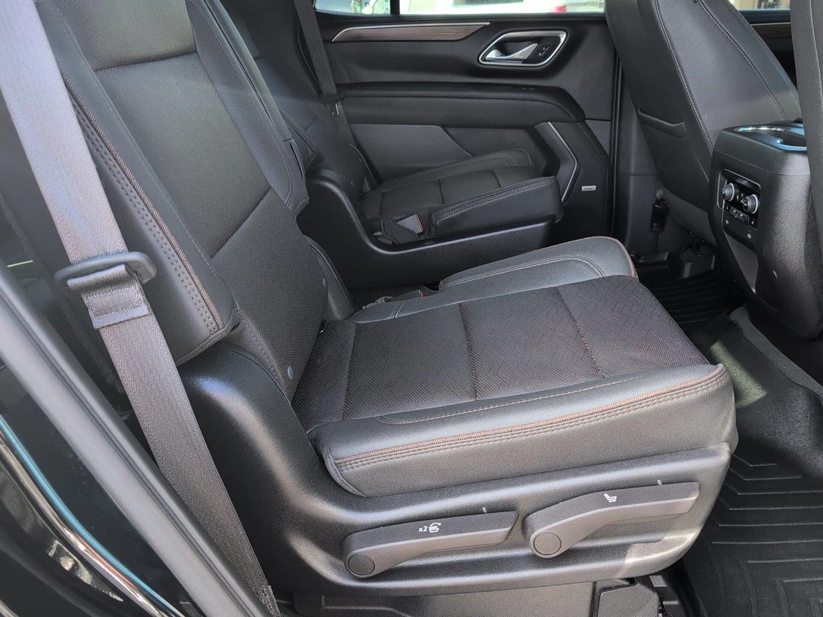 Used 2023 Black Chevrolet High Country image 38