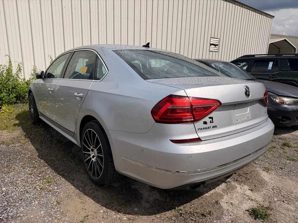 Used 2016  Volkswagen  image 23