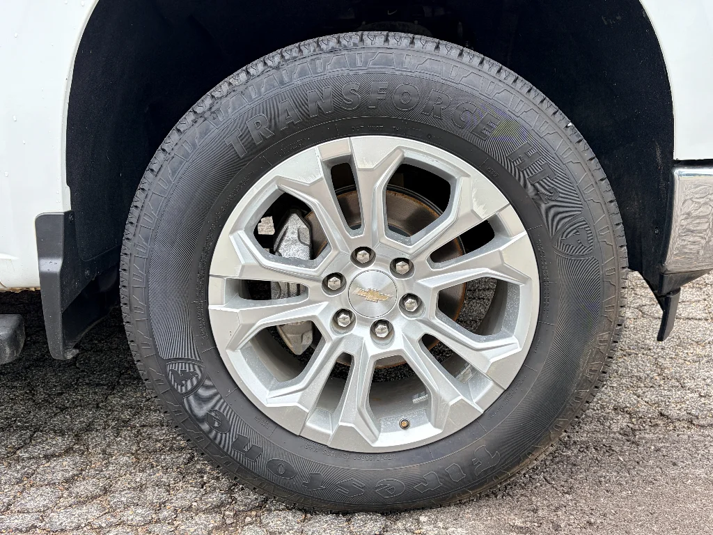 Used 2023 Summit White Chevrolet LTZ image 10