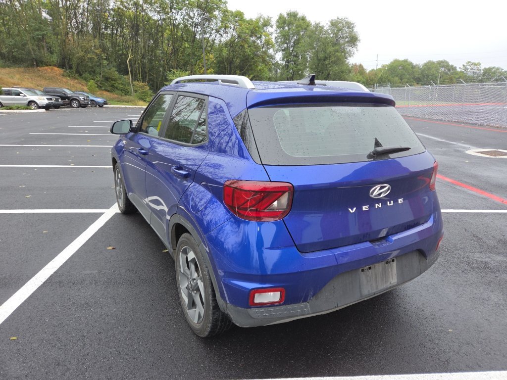 2022 Hyundai Venue Limited - Photo 11