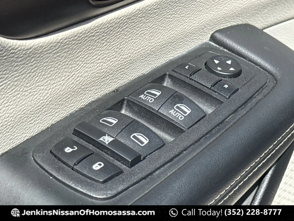 Used 2023 White Chrysler LX image 30