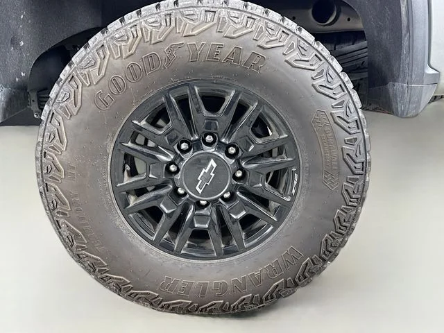 Used 2024 Gray Chevrolet ZR2 image 32