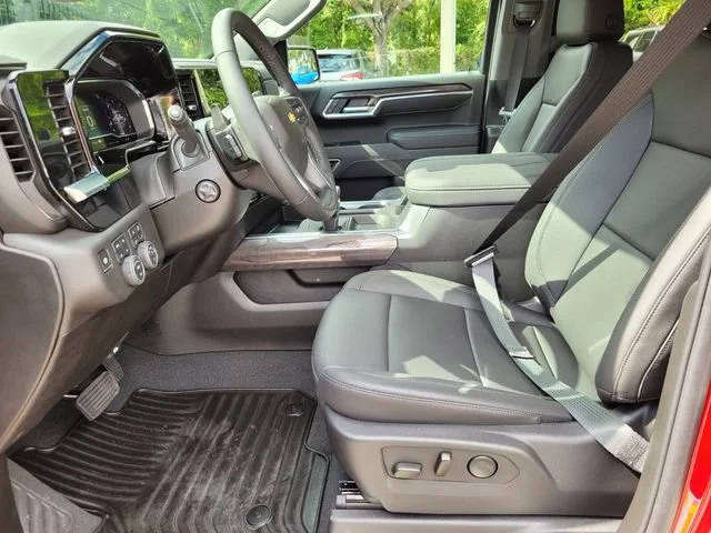 2025 Chevrolet Silverado 1500 LTZ - Photo 14