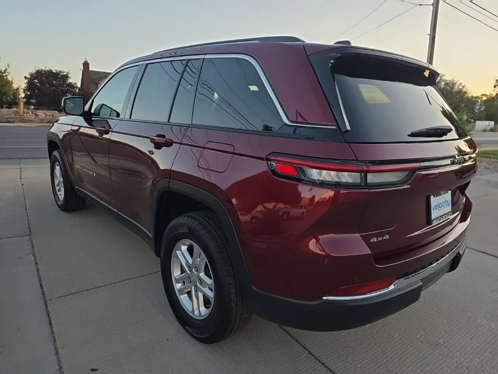 Used 2023 Red Jeep Laredo image 5