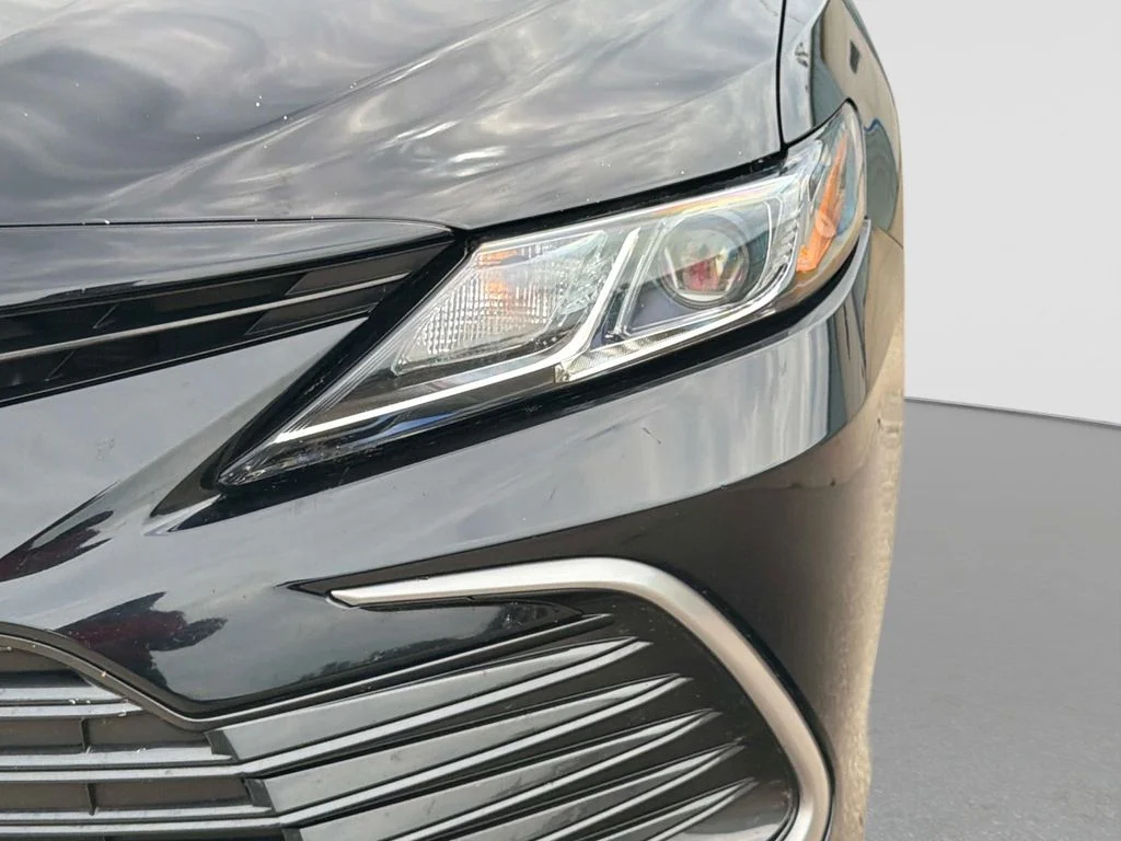 Used 2021 Midnight Black Metallic Toyota LE image 11