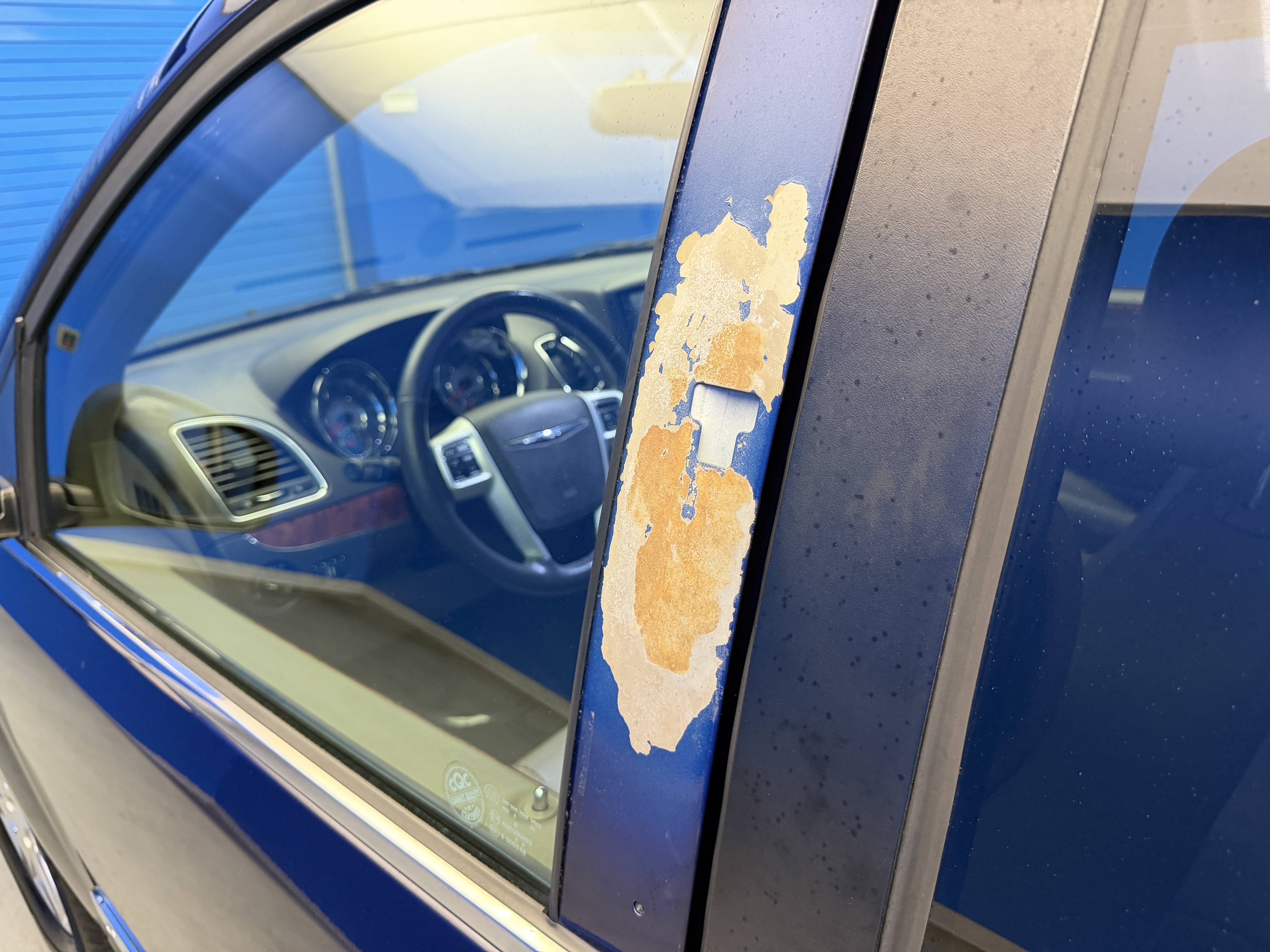 Used 2015 True Blue Pearlcoat Chrysler Touring image 9