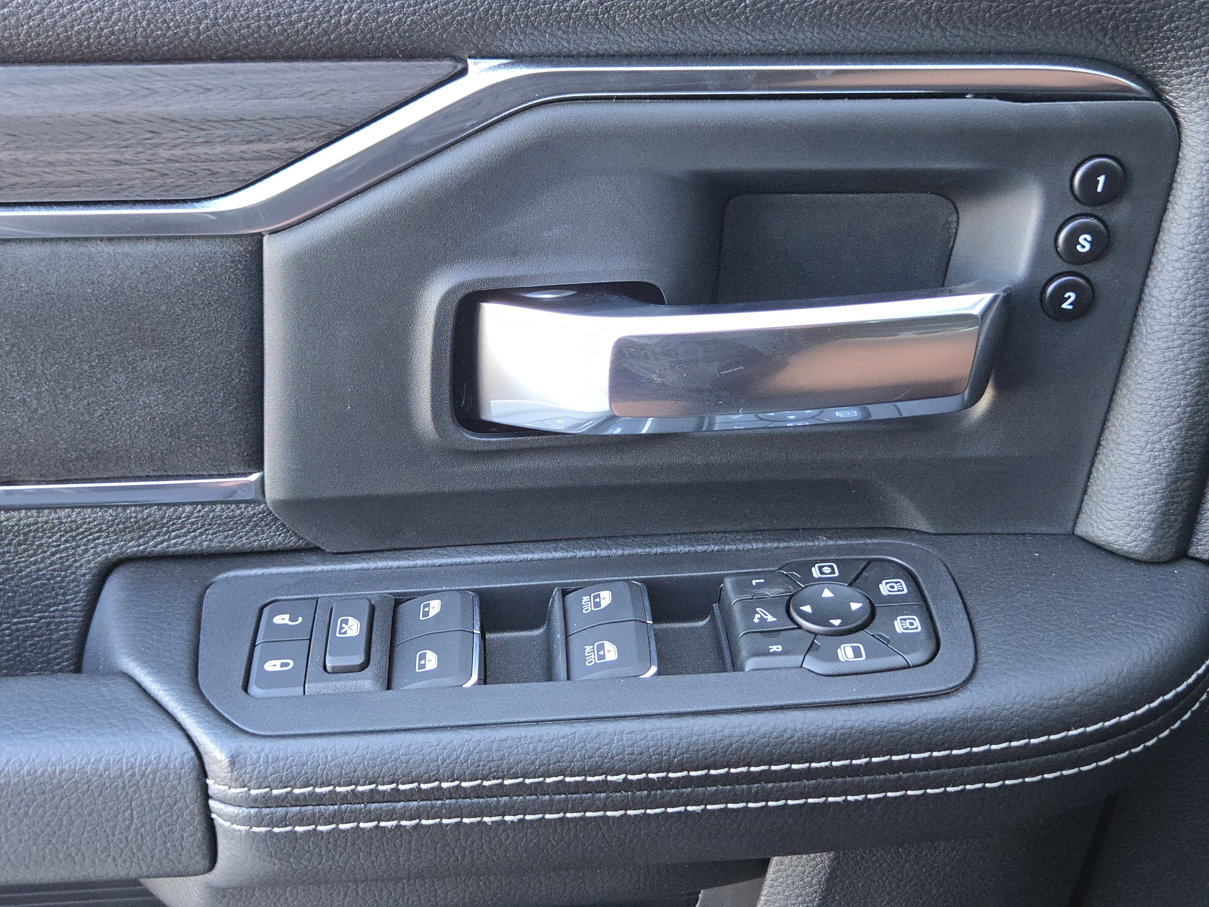 2026 RAM 3500 Laramie - Photo 19