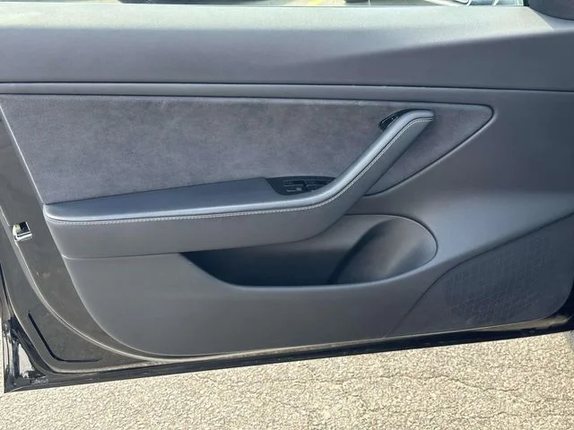 Used 2018 Black Tesla Long Range image 27