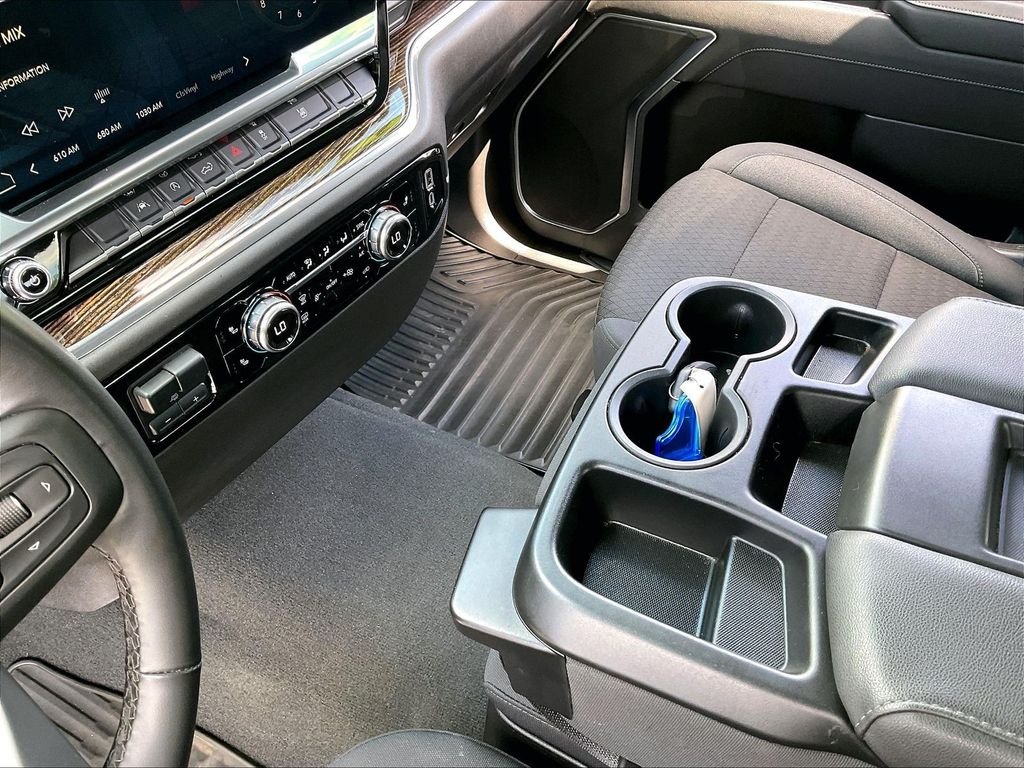 Used 2025 Summit White GMC Elevation image 19
