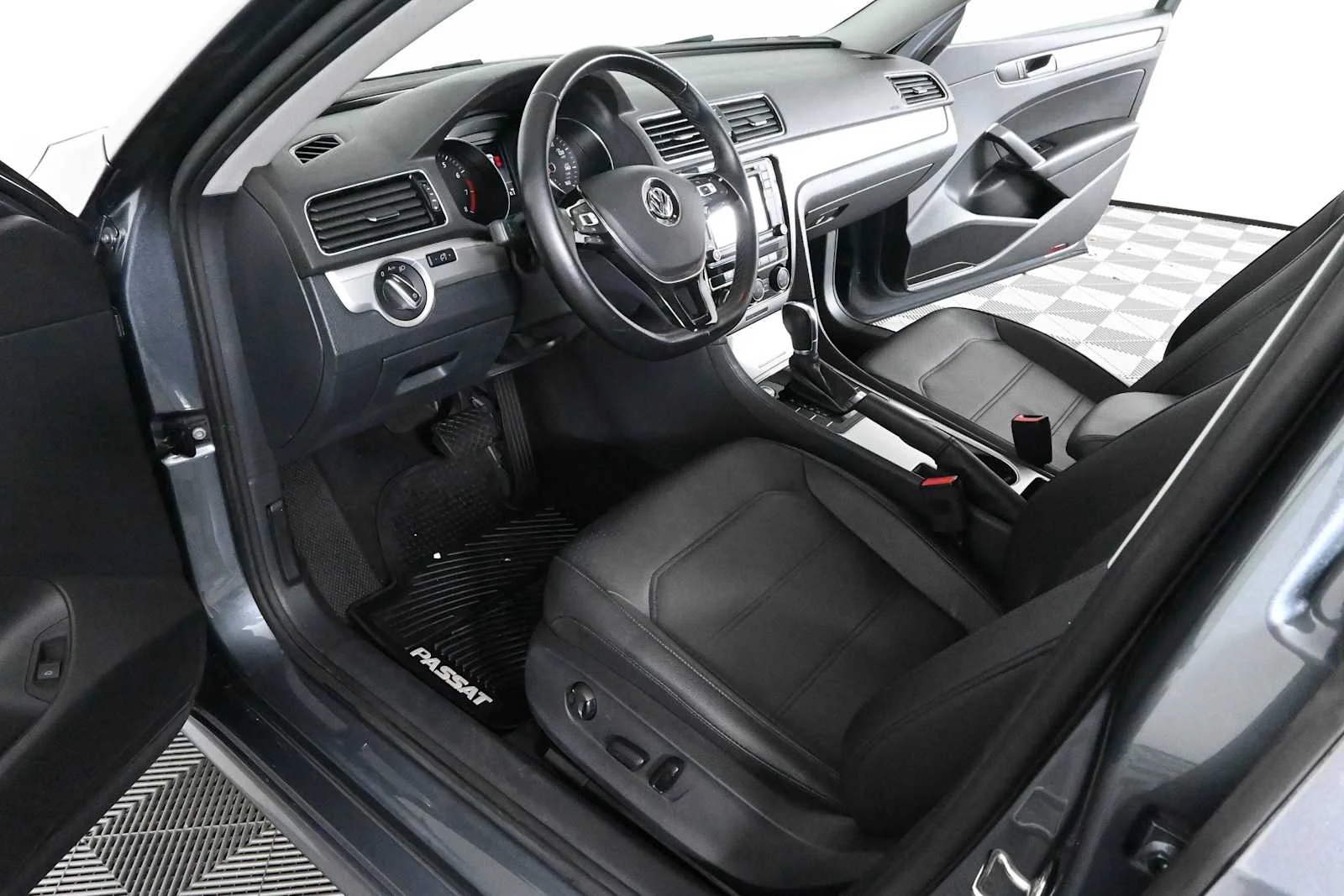 Used 2019 Platinum Gray Metallic Volkswagen 2.0T Wolfsburg Edition image 16