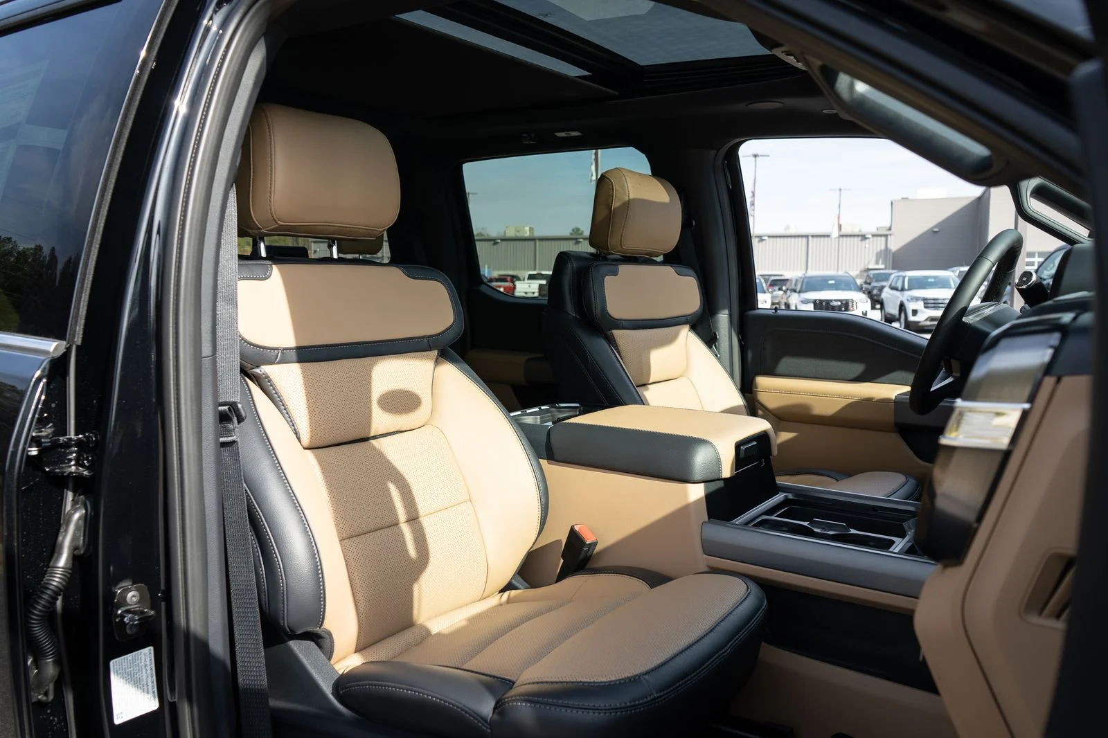 New 2026 Agate Black Metallic Ford F-350® Lariat® image 38