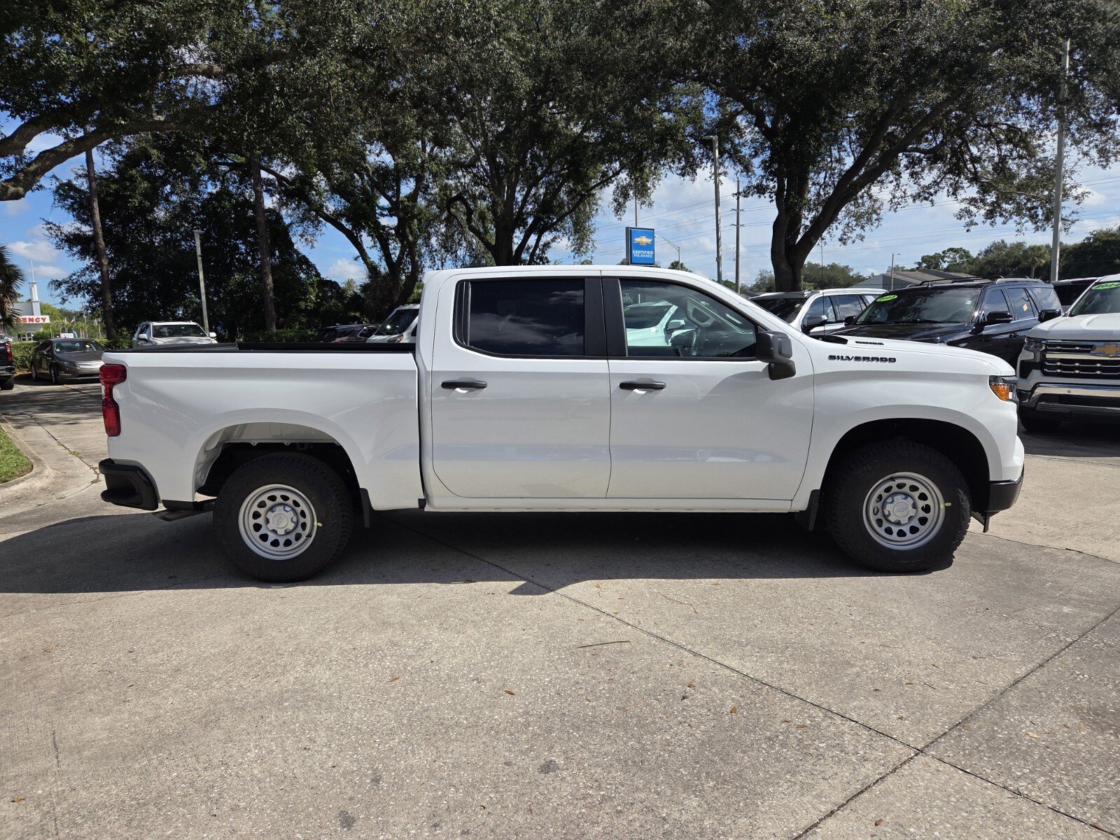 New 2026 Summit White Chevrolet WT image 8