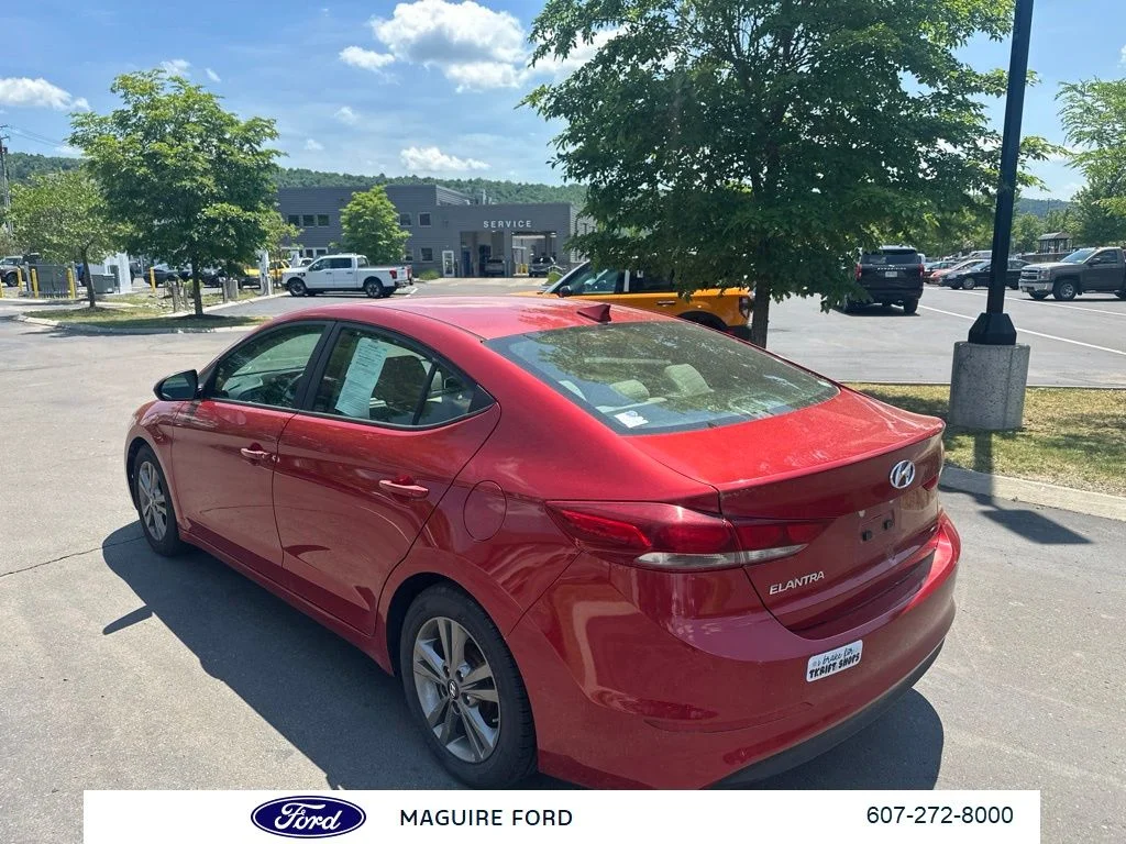Used 2017 Red Hyundai SE image 7