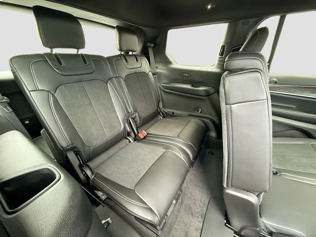 New 2026 Silver Zynith Jeep Laredo Altitude image 31