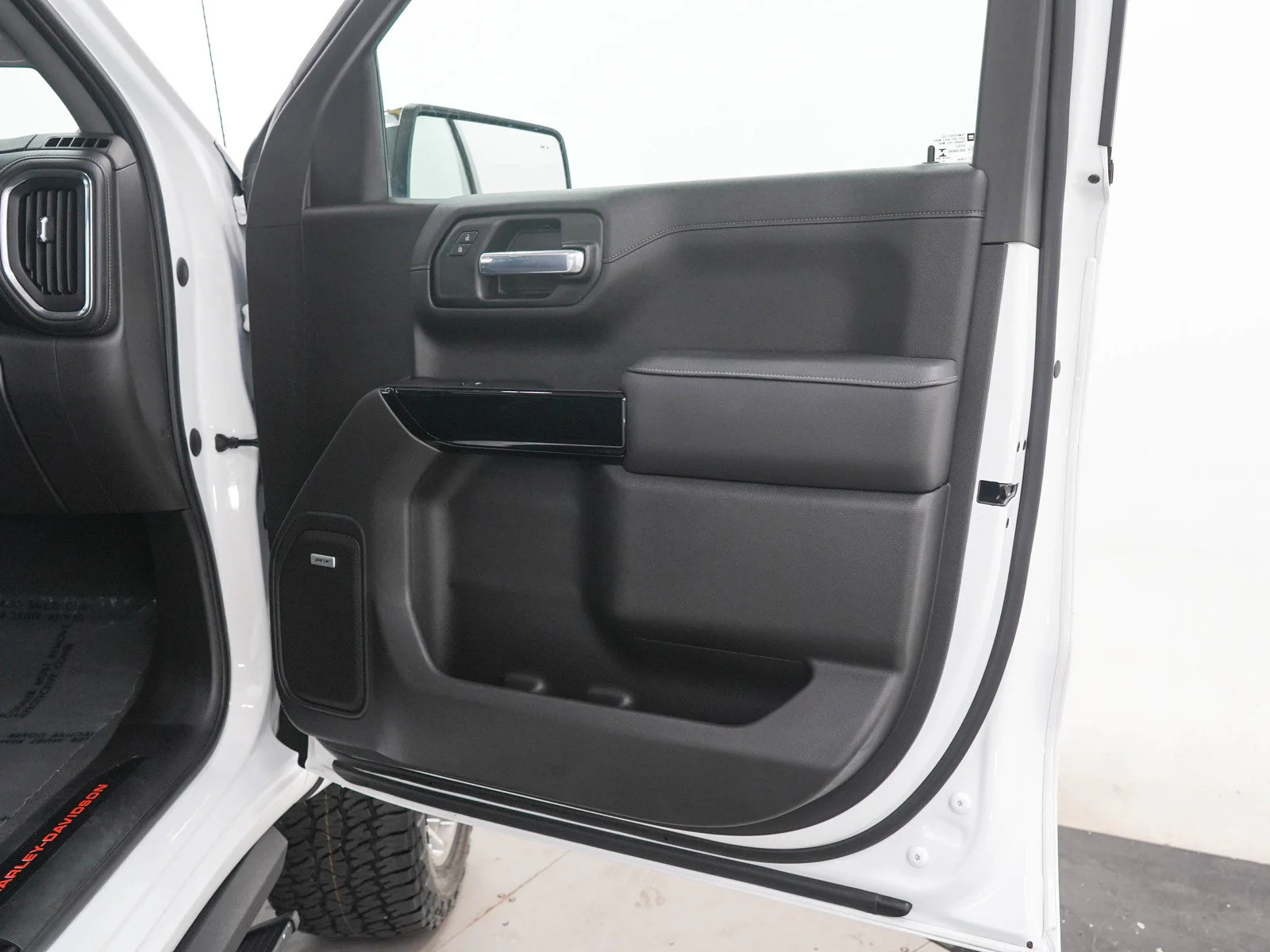 Used 2021 Summit White GMC 4WD Crew Cab Harley Davidson Edition image 11