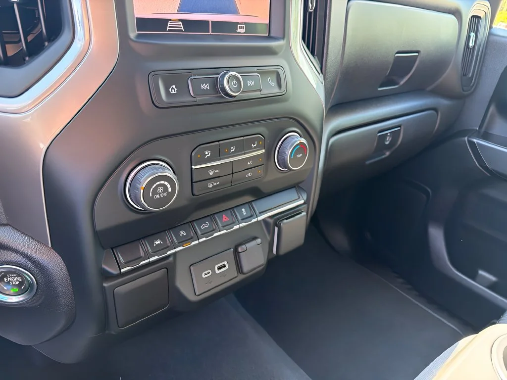 Used 2022 Summit White Chevrolet Custom image 26