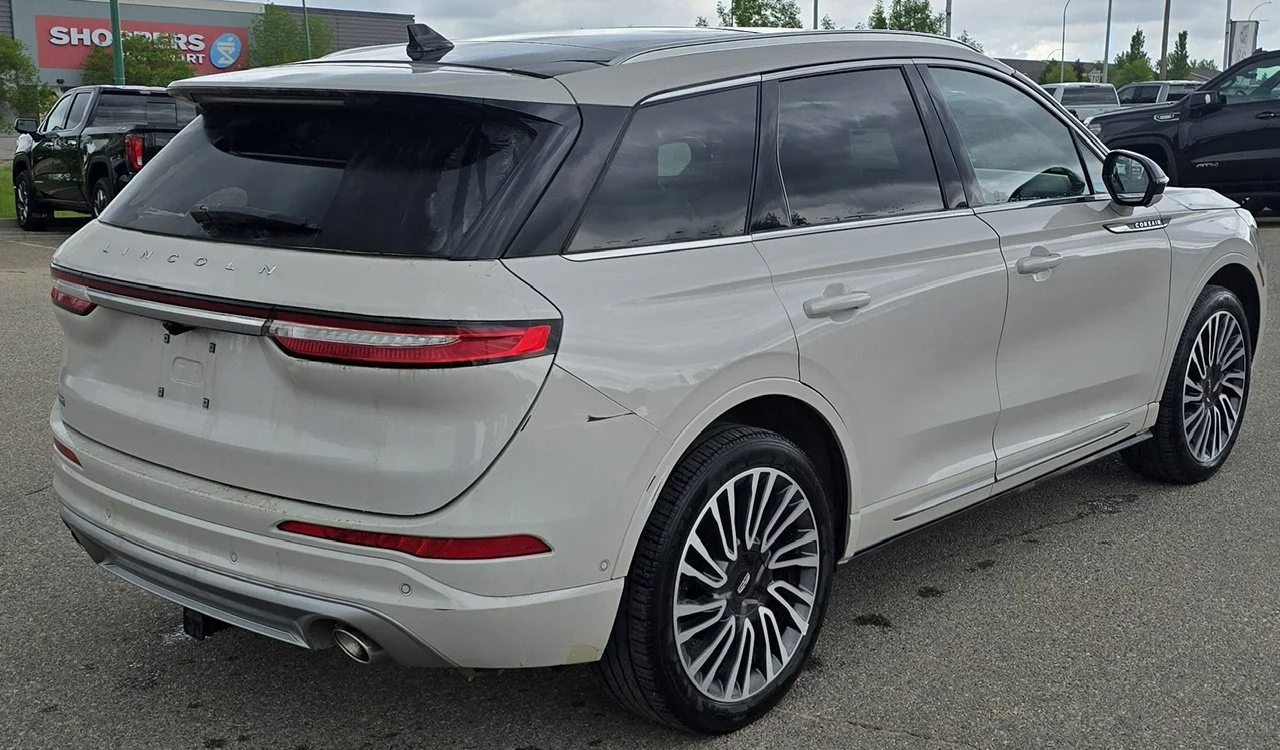 Used 2021 White Lincoln Reserve AWD image 5
