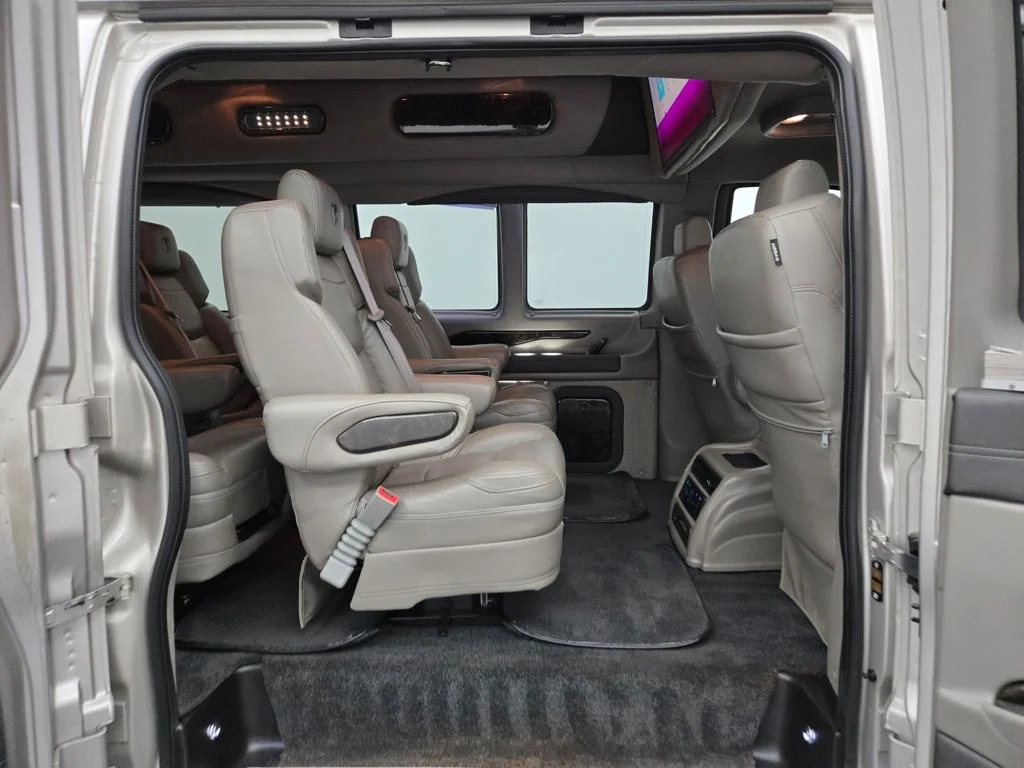 Used 2023 Birch Chevrolet Explorer Limited SE image 44