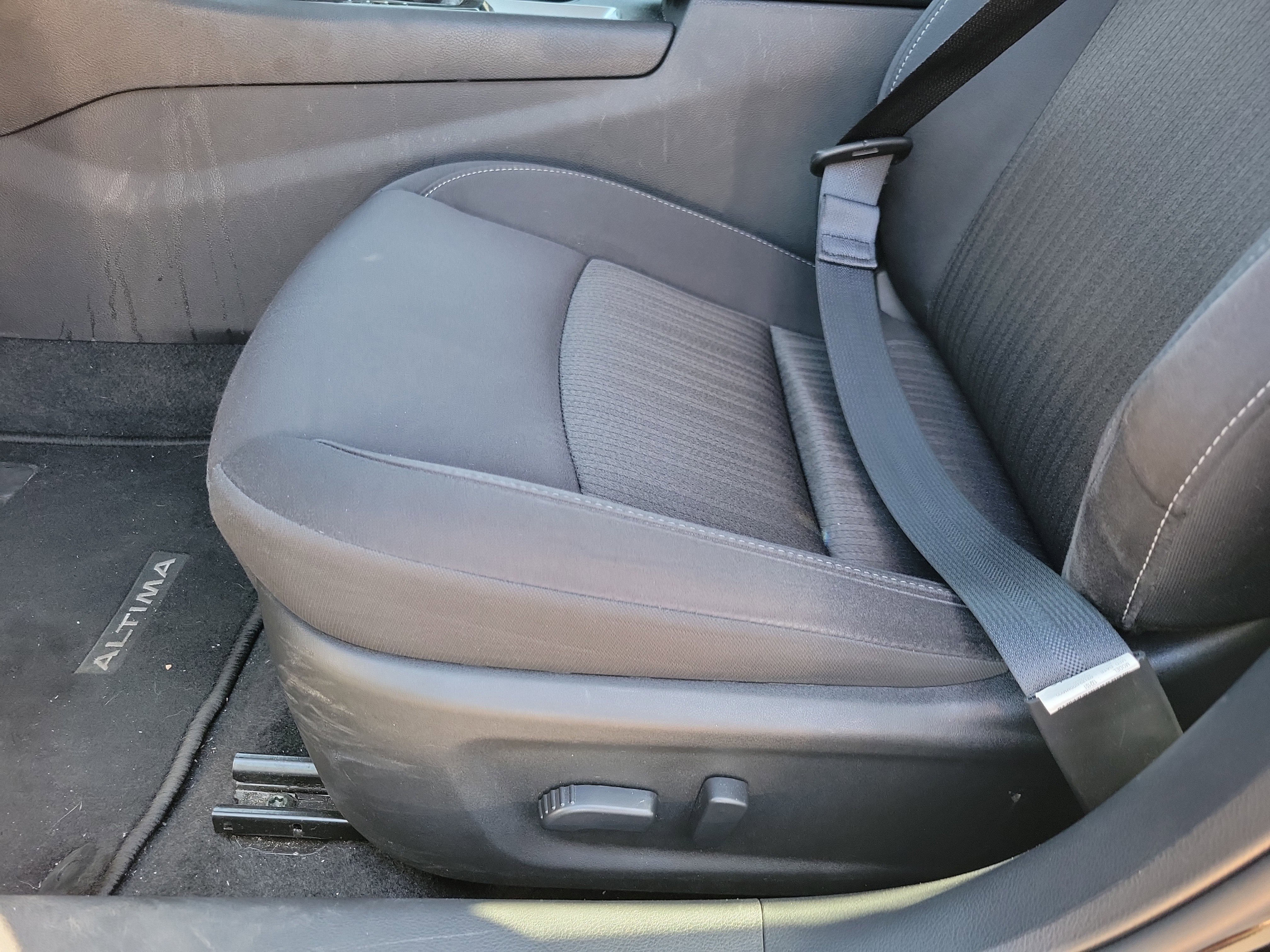 2025 Nissan Altima SV - Photo 6