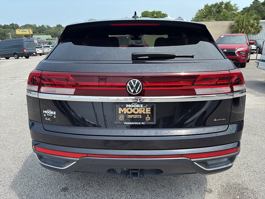 Certified Used 2024 Deep Black Pearl Volkswagen 2.0T SE w/Technology 4MOTION image 7