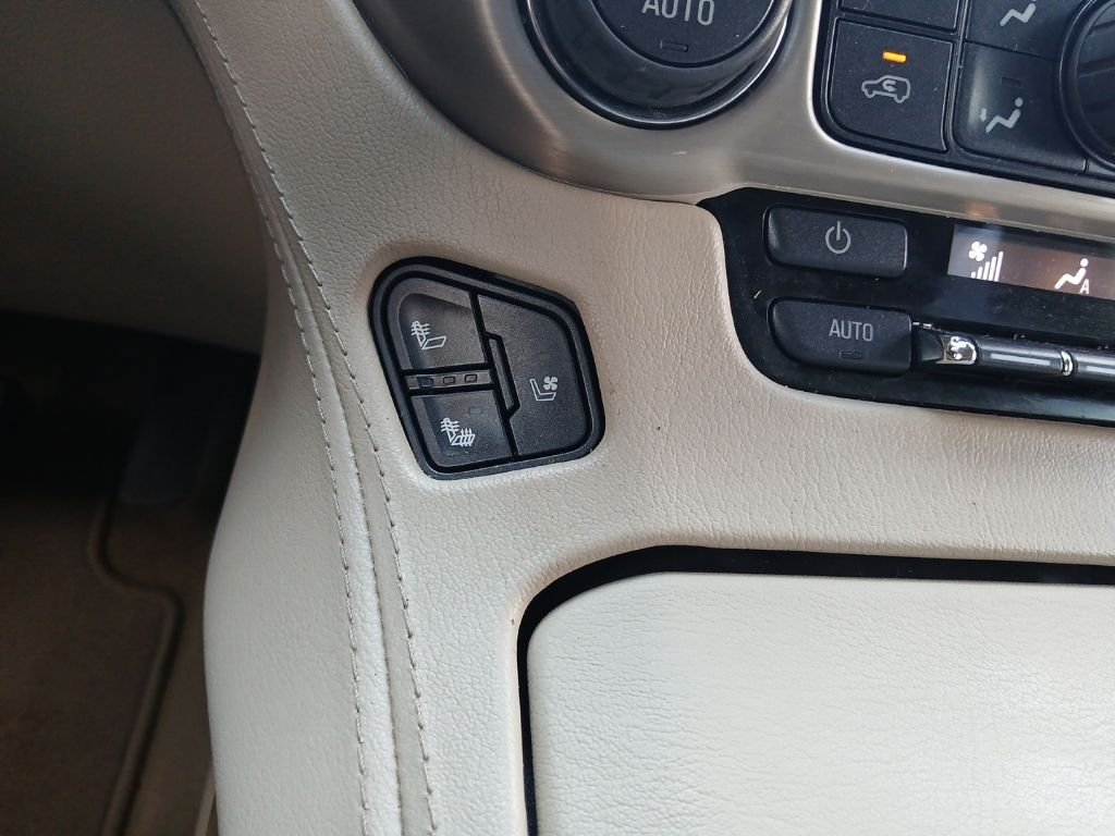 Used 2017 White GMC Denali image 23