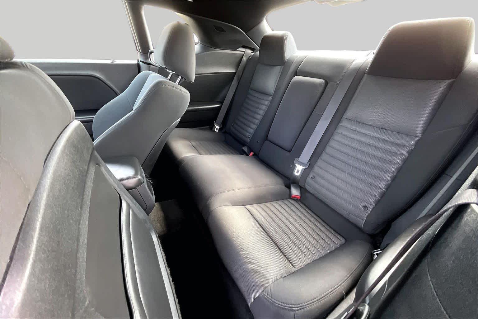 Used 2014 Billet Silver Metallic Clearcoat Dodge R/T image 17