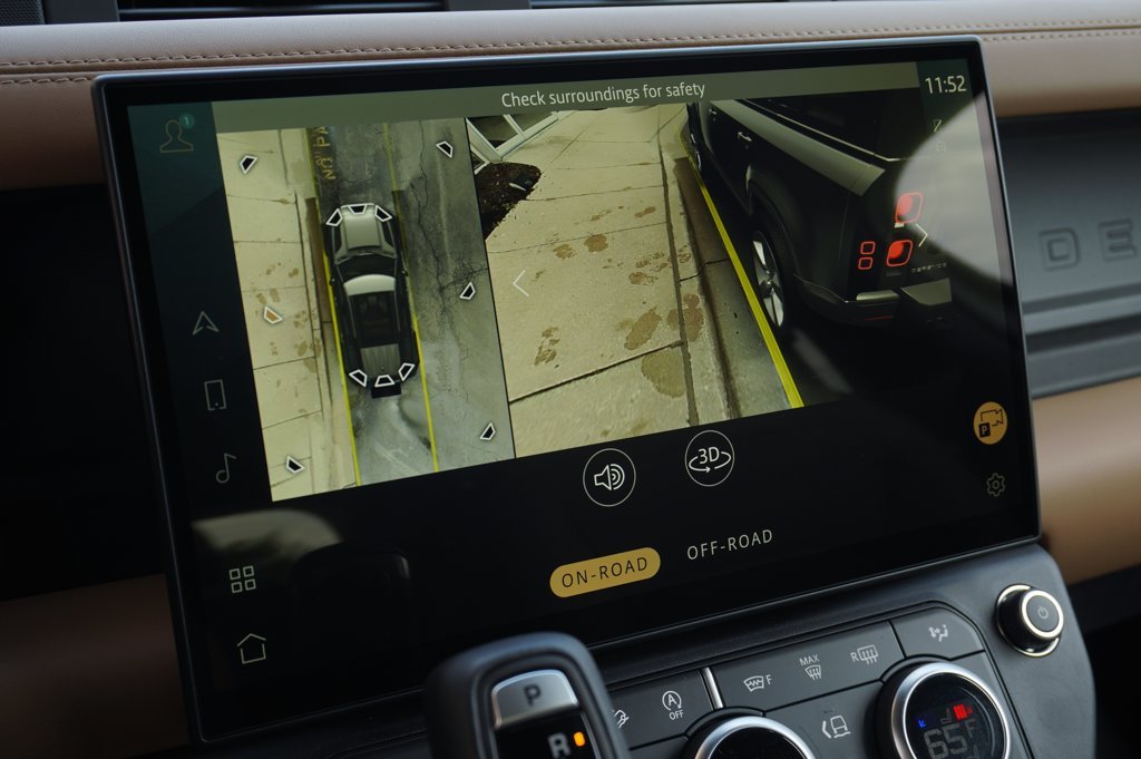 New 2026 Fuji White Land Rover X-Dynamic SE image 23