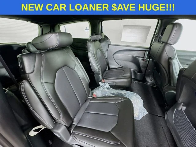 2025 Chrysler Pacifica Select - Photo 28