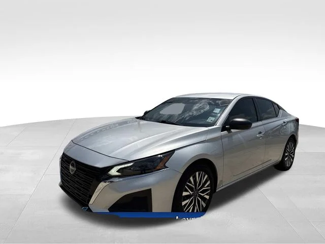 Used 2024 Silver Nissan 2.5 SV image 2