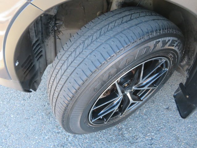 Used 2015  Toyota LE image 35