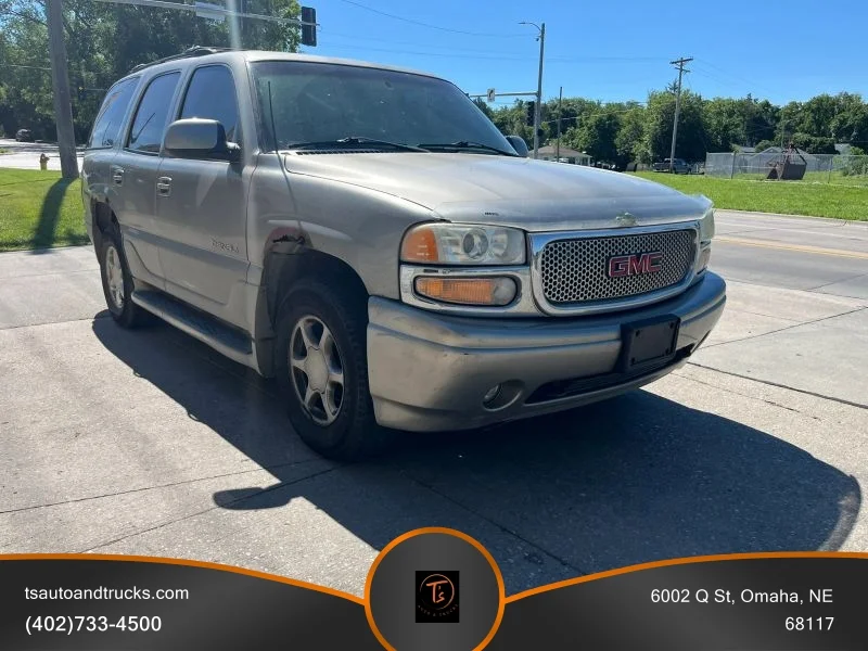 Used 2001 Silver GMC Denali Sport Utility 4D image 2