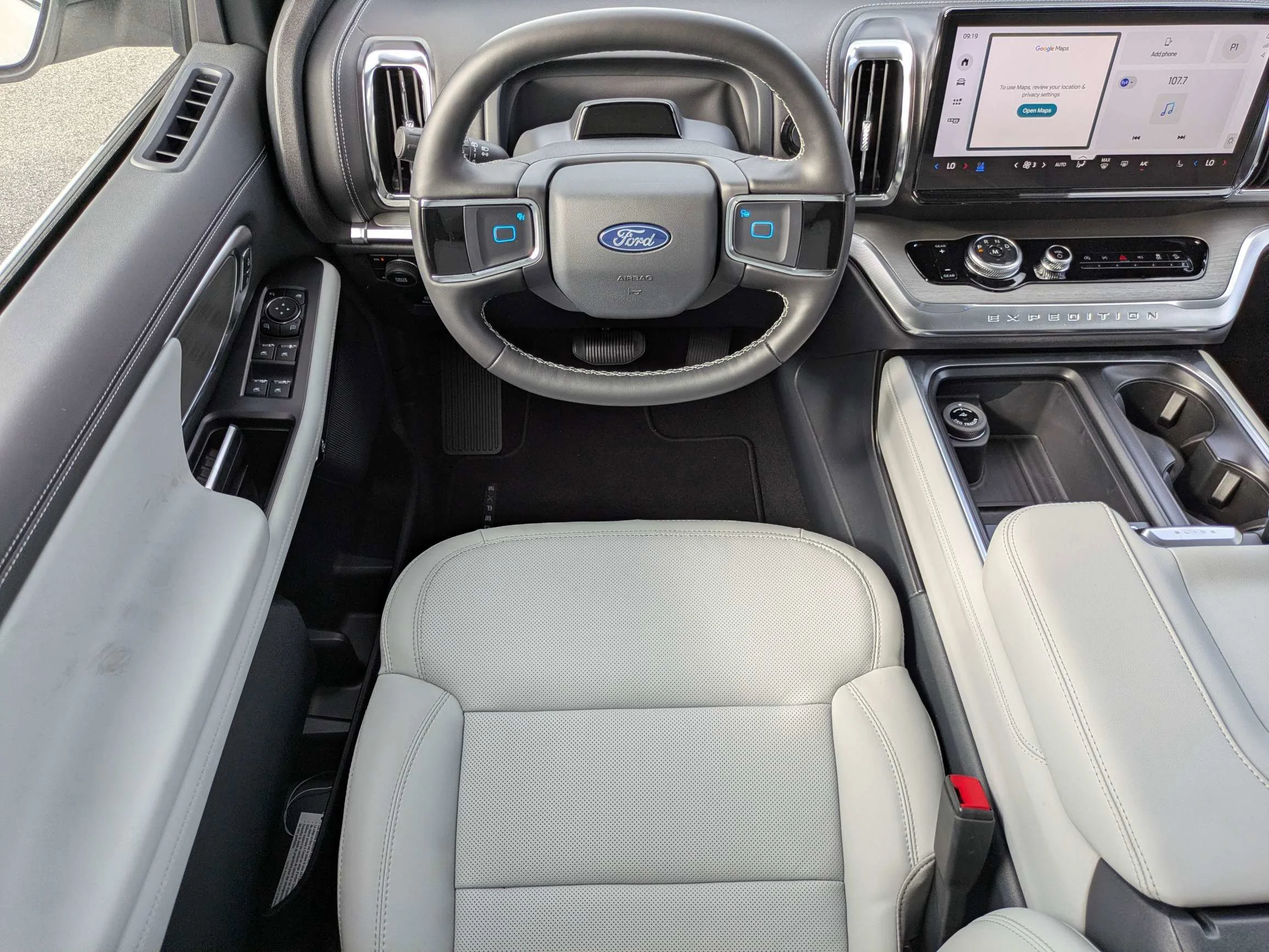 New 2026 Star White Metallic Tri-Coat Ford Platinum® image 24