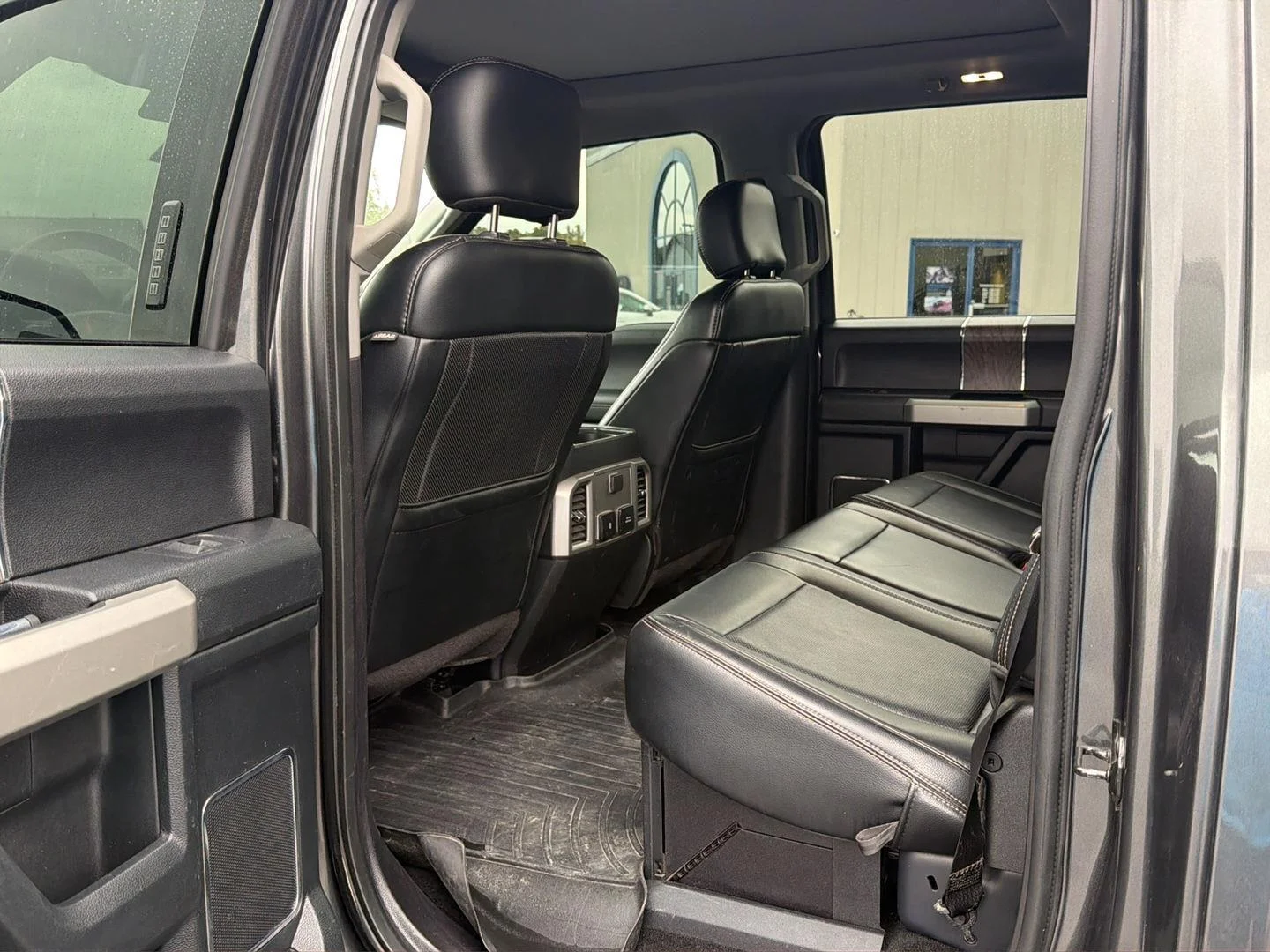 Used 2019 Magnetic Ford Lariat image 10