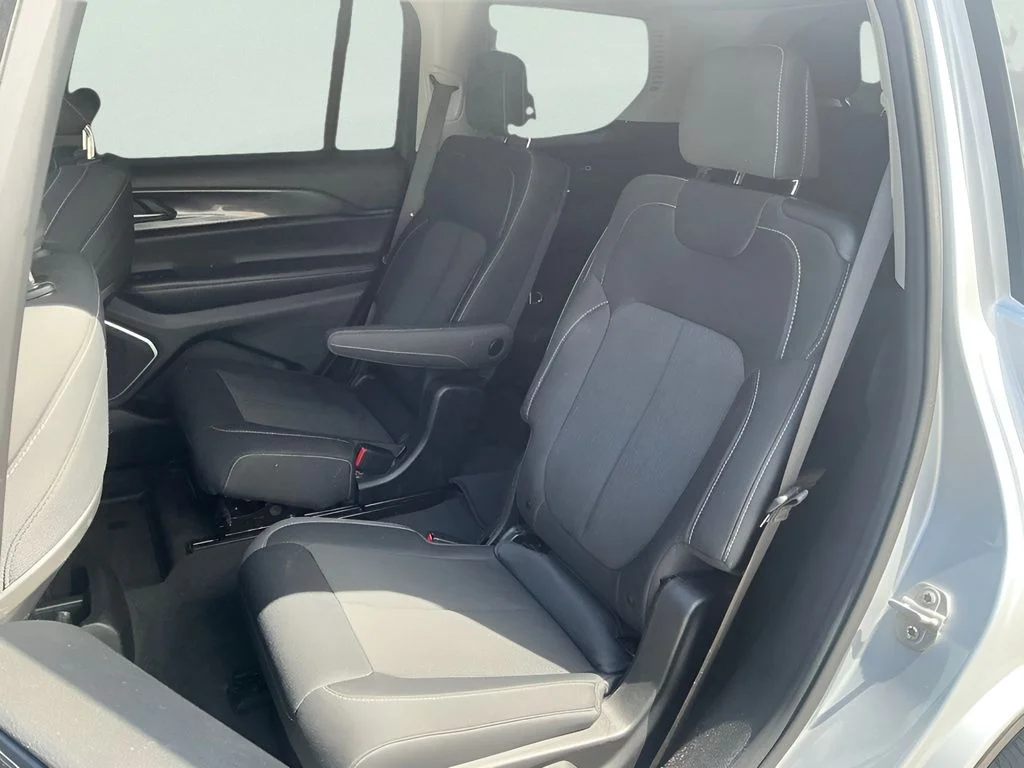 Used 2021 Silver Jeep Laredo image 16