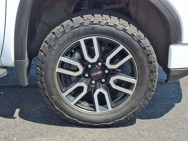 Used 2023 White GMC AT4 image 9