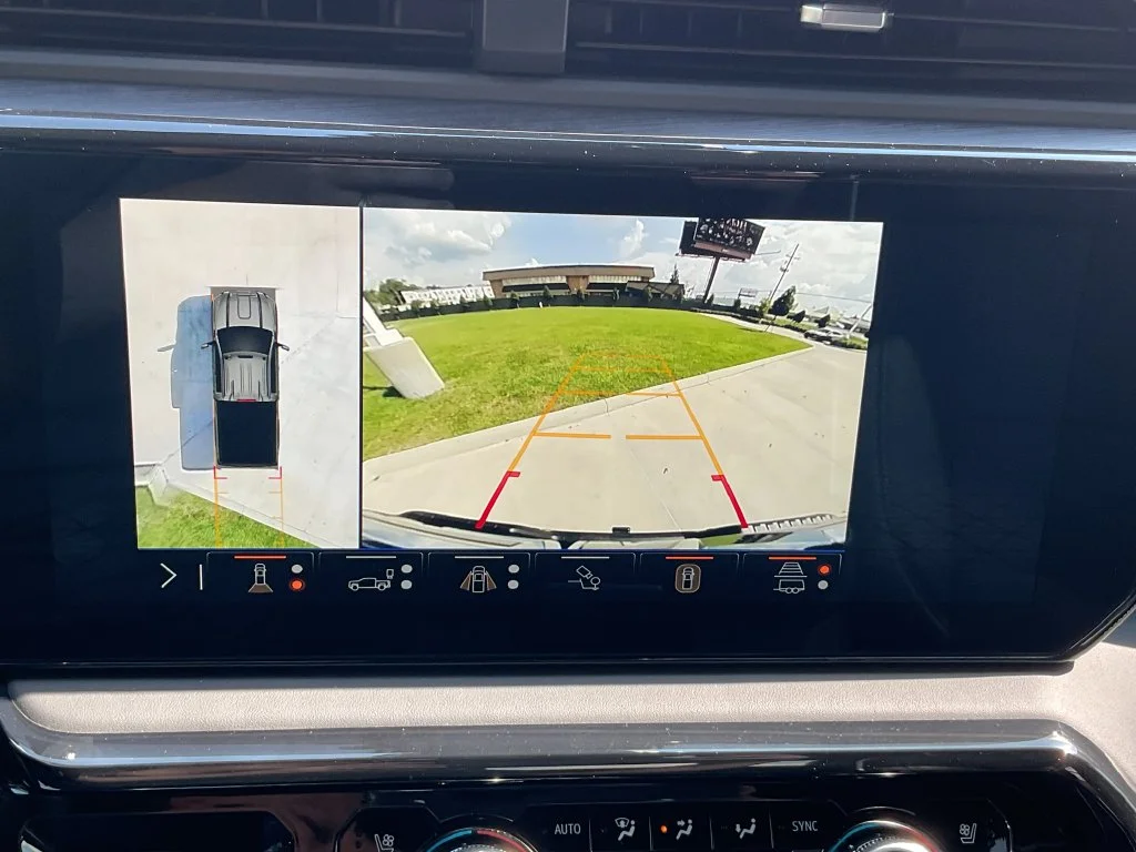 Used 2025 Black GMC AT4X image 27