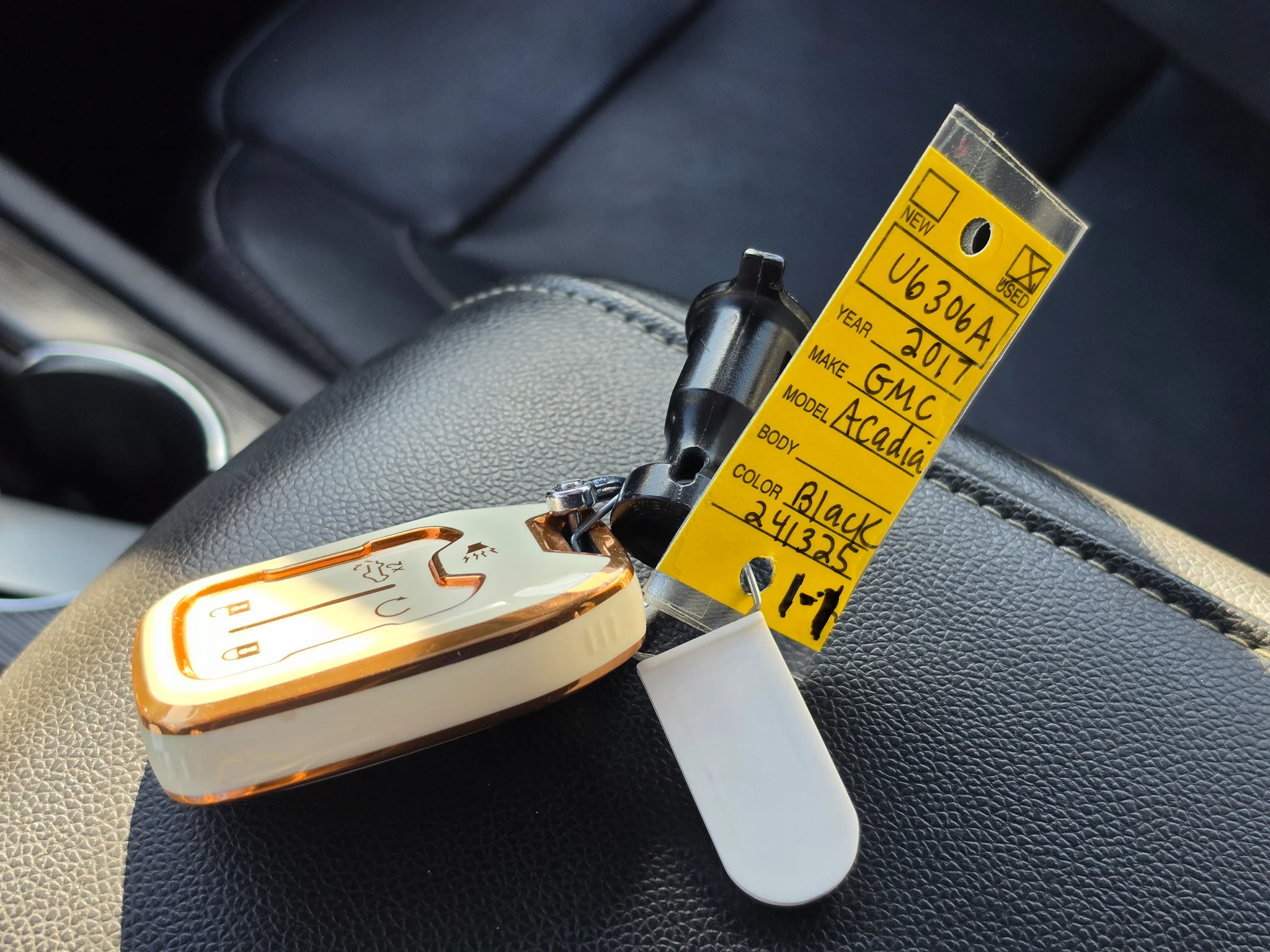 Used 2017 Ebony Twilight Metallic GMC SLT image 10