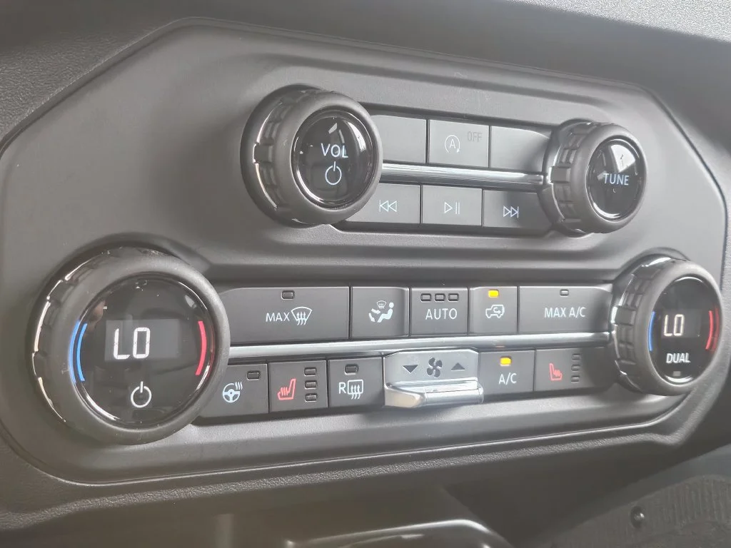 New 2026 Oxford White Ford Badlands® image 30