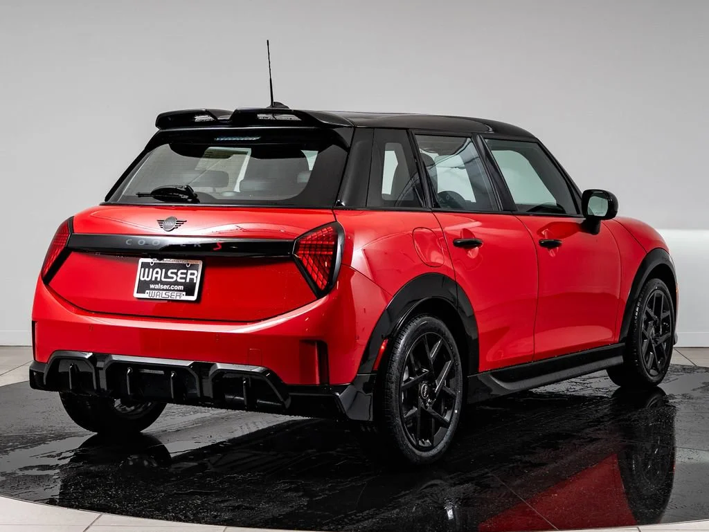New 2026 Chili Red MINI Iconic image 10
