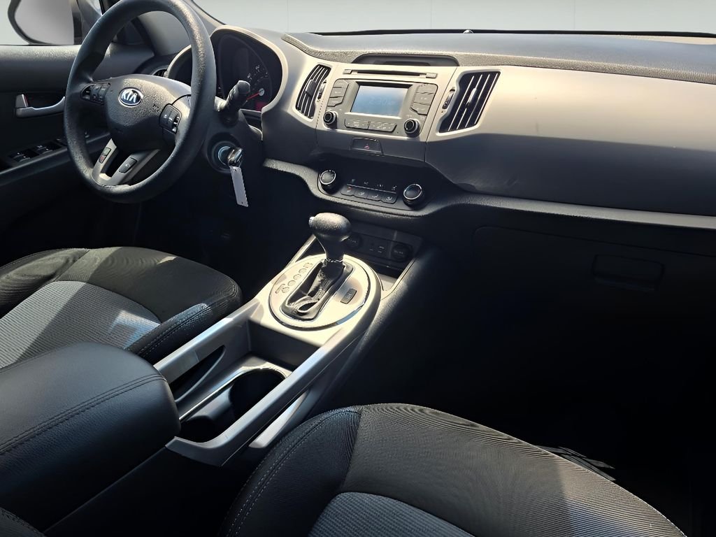 Used 2016 Mineral Silver Kia LX image 12