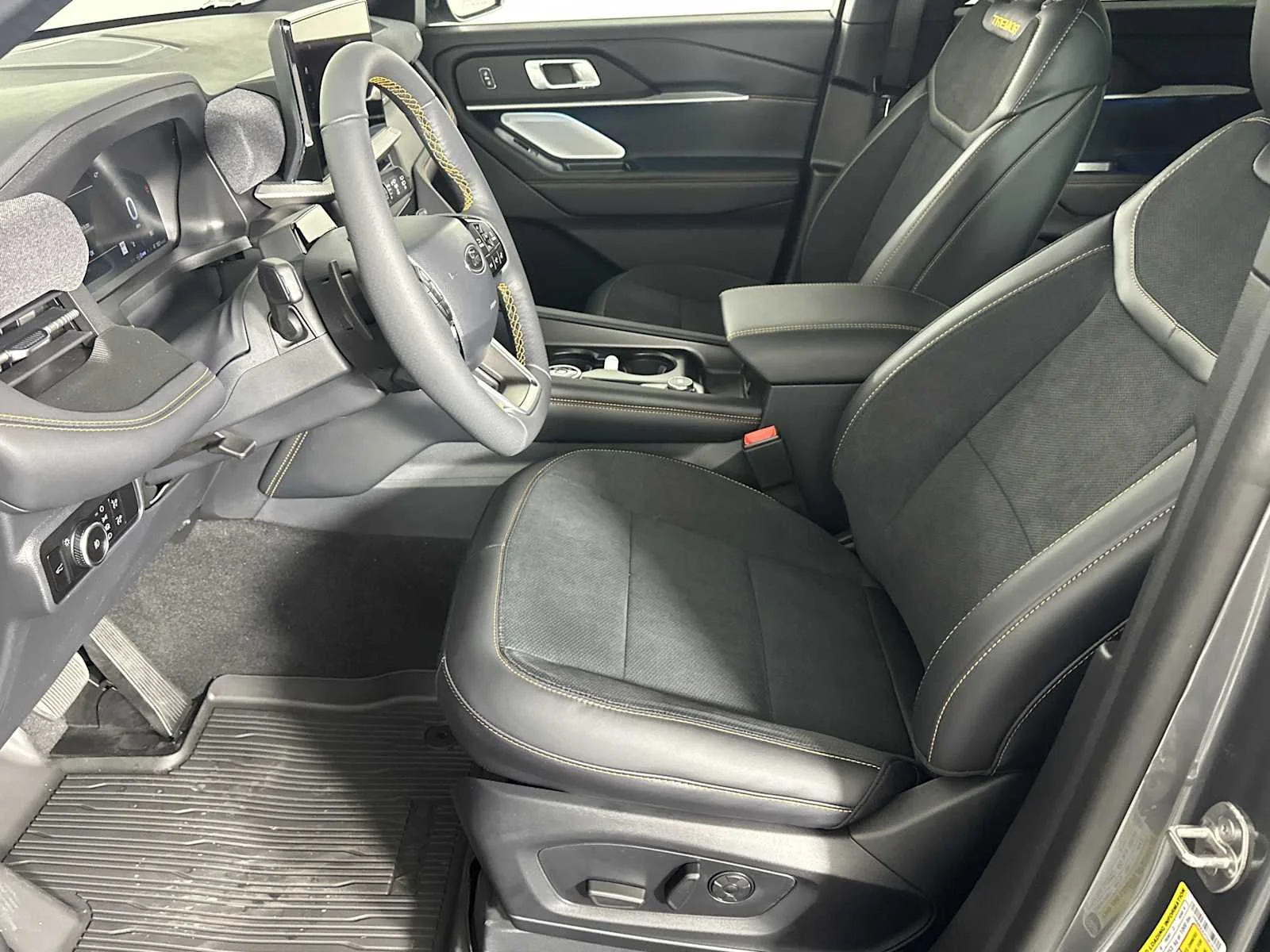 New 2026 Carbonized Gray Metallic Ford Tremor image 8